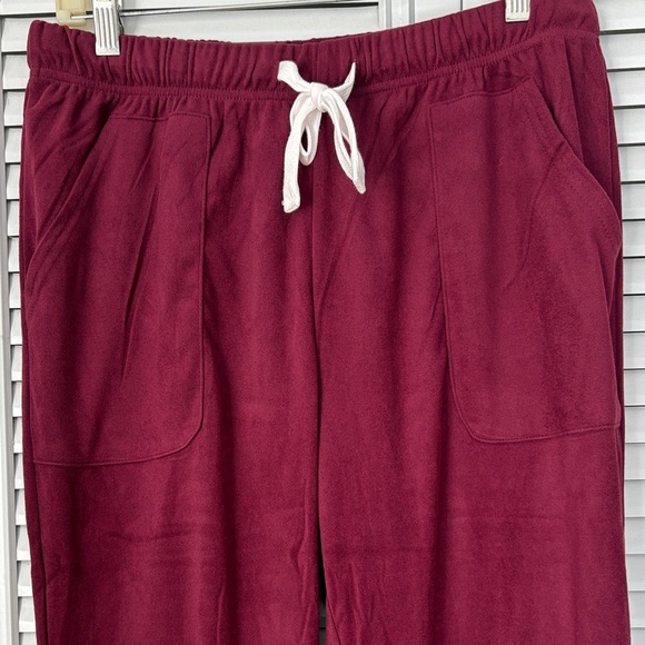 Burgundy Lounge Set with Button Detail.
Soft & cozy 
Perfect for travel - Picture 3 of 11